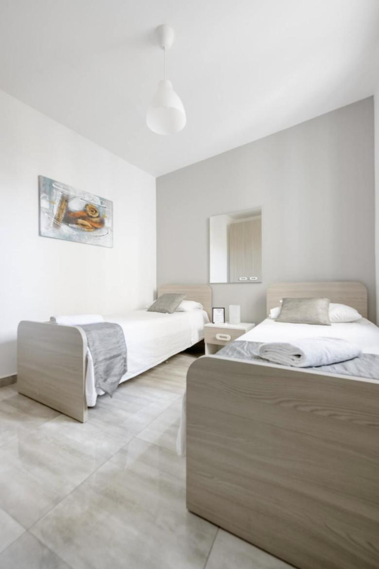 F12 Room 2, Private Room Two Single Beds Privated Bathroom In Shared Flat Msida Extérieur photo